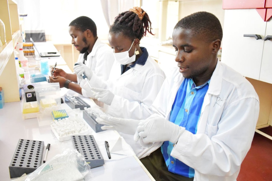 Students in the Research Center for Tropical Diseases and Vector Control (RTC) Laboratory, School of Veterinary Medicine, Animal Resources and Animal Resources (SVAR), College of Veterinary Medicine, Animal Resources and Biosecurity (CoVAB), Makerere University.